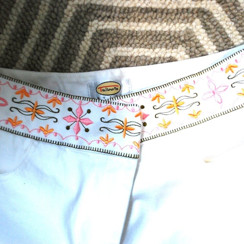 Talbots White Stretch Pant Embroidered Waistband in Size Petite 8